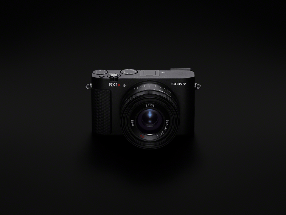 Sony RX1R III: Compact Full-Frame 61 MP with Zeiss 35mm f/2 Lens for Those Who Seek Maximum Detail. - Visión Creativa