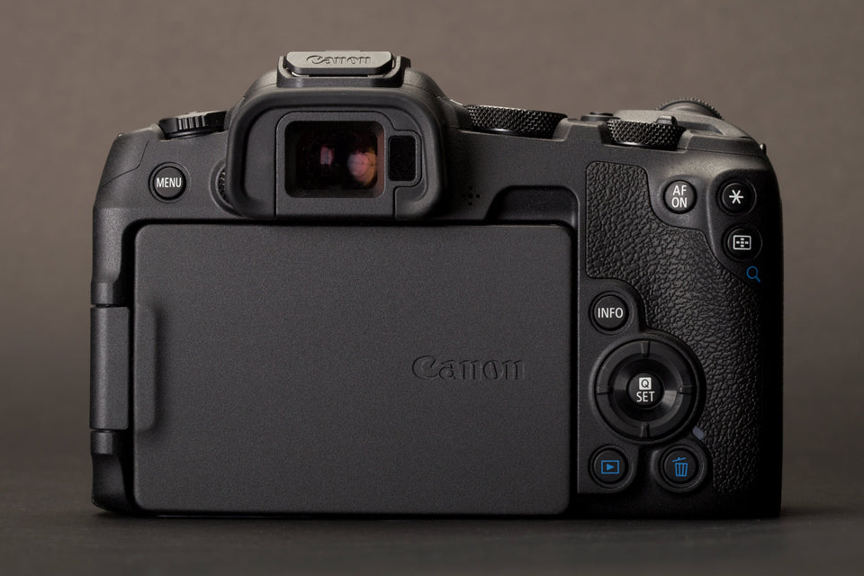 Canon 5D Mark III vs Canon R8: Complete Comparison Between the Classic DSLR and the Modern Mirrorless. - Visión Creativa
