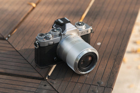 TTArtisan 56mm f/1.8 APS-C Portrait Lens for Sony, Fujifilm, Nikon - Visión Creativa